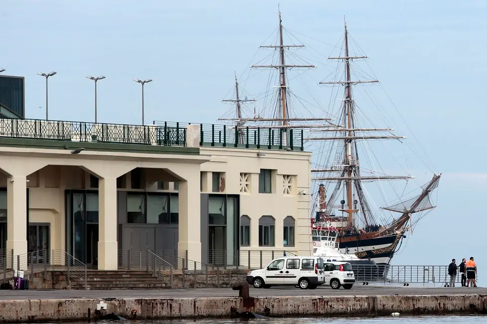 Silvano Trieste 2018-10-08 L'arrivo di Nave Vespucci