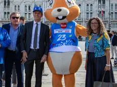 Da sinistra, il presidente regionale del Coni Giorgio Brandolin, il presidente della Giunta Fvg Massimiliano Fedriga, la mascotte dei Giochi e il vicesindaco di Trieste Serena Tonel
