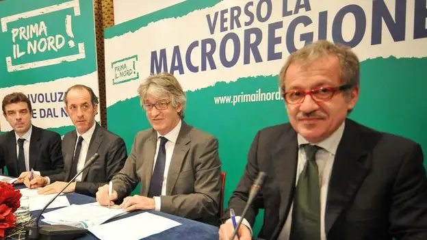 Da sinistra: Roberto Cota, Presidente della regione Piemonte, Luca Zaia, Presidente della regione Veneto, Renzo Tondo, Presidente della regione Friuli Venezia Giulia, e Roberto Maroni, candidato Presidente alla regione Lombardia, firmano l'impegno per la realizzazione della macroregione del Nord, 16 febbraio 2013 a Sirmione (Brescia). ANSA/FOTOLIVE/CLAUDIO MARTINELLI