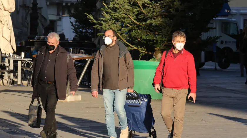 Lasorte Trieste 24/11/21- Persone con Mascherina