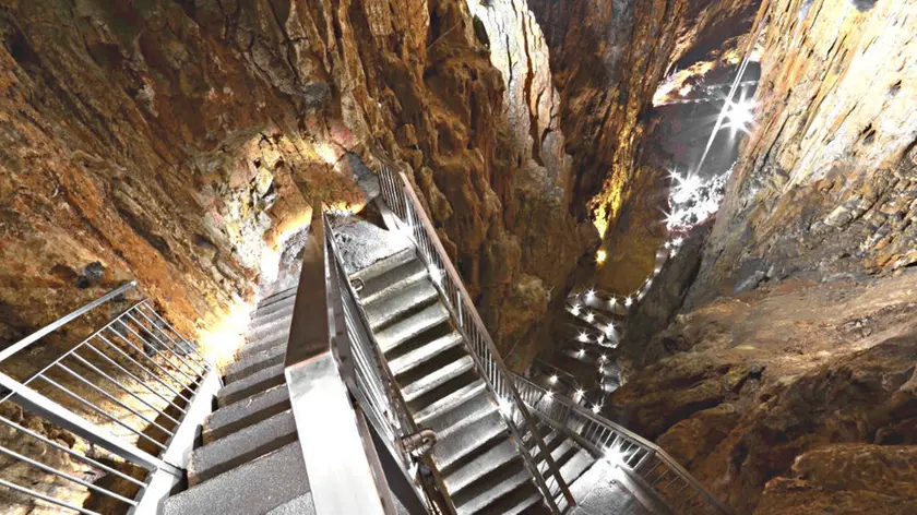 Una vertiginosa immagine interna della Grotta Gigante