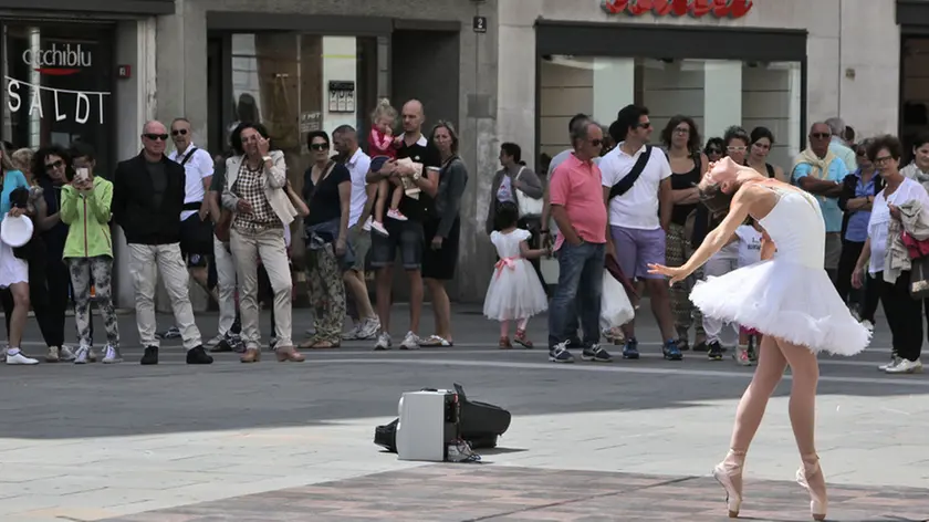 Lasorte Trieste 15/08/14 - Ferragosto, Piazza della Borsa, Artisti di Strada, Ballerina