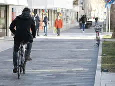 Bumbaca Gorizia 03.02.2022 Ciclisti sui controviali del Corso © Pierluigi Bumbaca fotografo