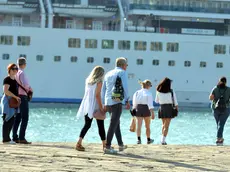 Turisti a passeggio per Trieste (Bruni)