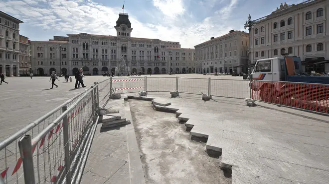 Lasorte Trieste 16/04/13 - Piazza Unità, Lavori Pavimentazione