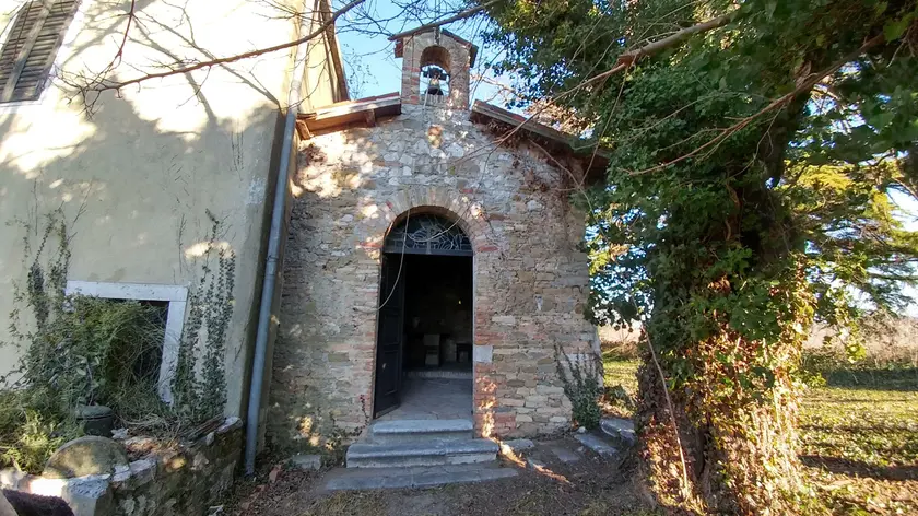 Nello scatto di Enrico Cester la chiesetta ospitata nell’isola di San Giuliano