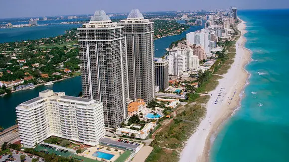 ca. 2004, Miami Beach, Florida, USA --- Hotels on Miami Beach --- Image by © Alan Schein Photography/CORBIS