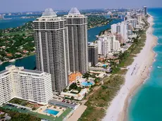 ca. 2004, Miami Beach, Florida, USA --- Hotels on Miami Beach --- Image by © Alan Schein Photography/CORBIS