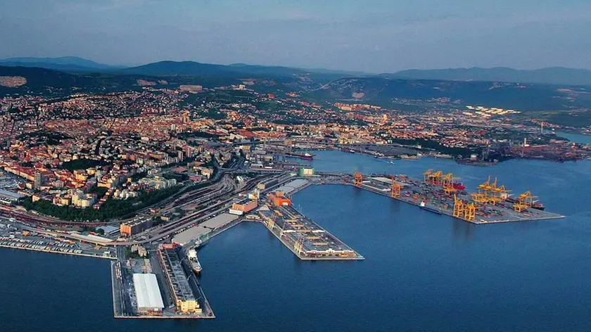 sterle trieste trieste dall'alto alla c a dott alessandro mezzena pregasi gentilmente di conservare queste foto