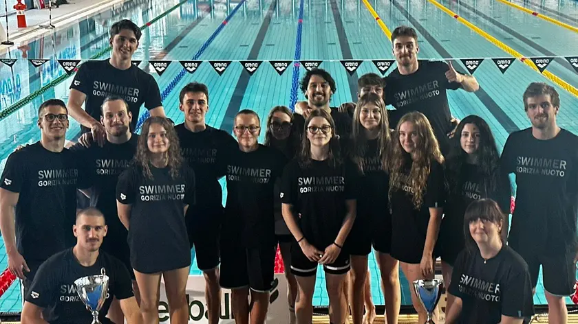 Una foto di gruppo della Gorizia Nuoto