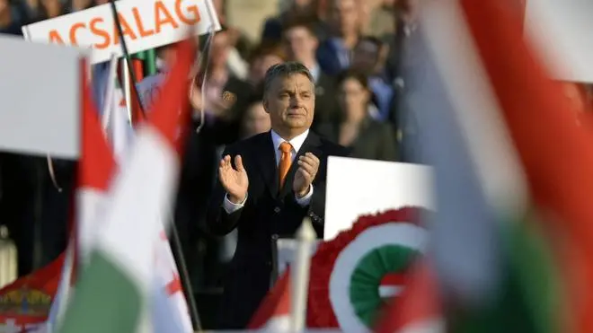 Viktor Orban (C), Hungarian Prime Minister and Chairman of the ruling centre-right Fidesz party, applauds during the election rally of Fidesz and its coalition ally Christian Democratic Peoples Party in Heroes Square in Budapest, Hungary, 29 March 2014. The parliamentary elections are held on 06 April 2014 in Hungary. ANSA/LASZLO BELICZAY