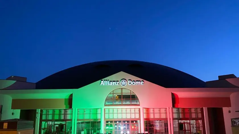 L'Allianz Dome con le luci tricolori (Foto Francesco Bruni)