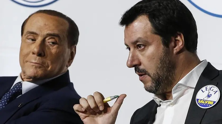 Silvio Berlusconi (Forza Italia) e Matteo Salvini (Lega) in occasione dell'appello finale al voto dei leader di Forza Italia, Lega, Fdl e Noi con L'Italia, Roma, 1 marzo 2018. ANSA/FABIO FRUSTACI