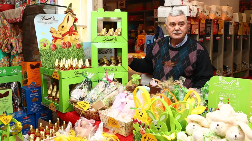 Il titolare del “Loacker” di via Roma Michele Riso (Foto Lasorte)