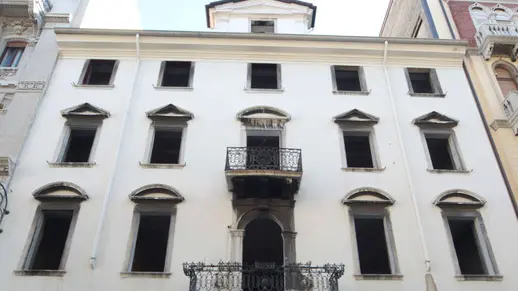 Lasorte Trieste 22/05/13 - Via Mazzini, Palazzo Ex Zinelli Perizzi, Zara