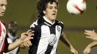 Partizan Belgrade's Stefan Jovetic of Montenegro (C) fights for the ball between Zrinjski's Toni Sunjic (L) and Marko Basic during their UEFA Cup first qualifying round second leg soccer match in Belgrade August 2, 2007. Partizan was barred from the UEFA Cup last week for crowd violence in which 28 policemen were injured in a fight with supporters during a match with the Bosnian-Croat side Zrinjski. The decision was suspended pending an appeal on August 16. REUTERS/Marko Djurica (SERBIA)