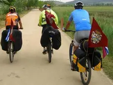 Tre cicloturisti: la Provincia si impegna a sbloccare i lavori per la ciclabile in Carso