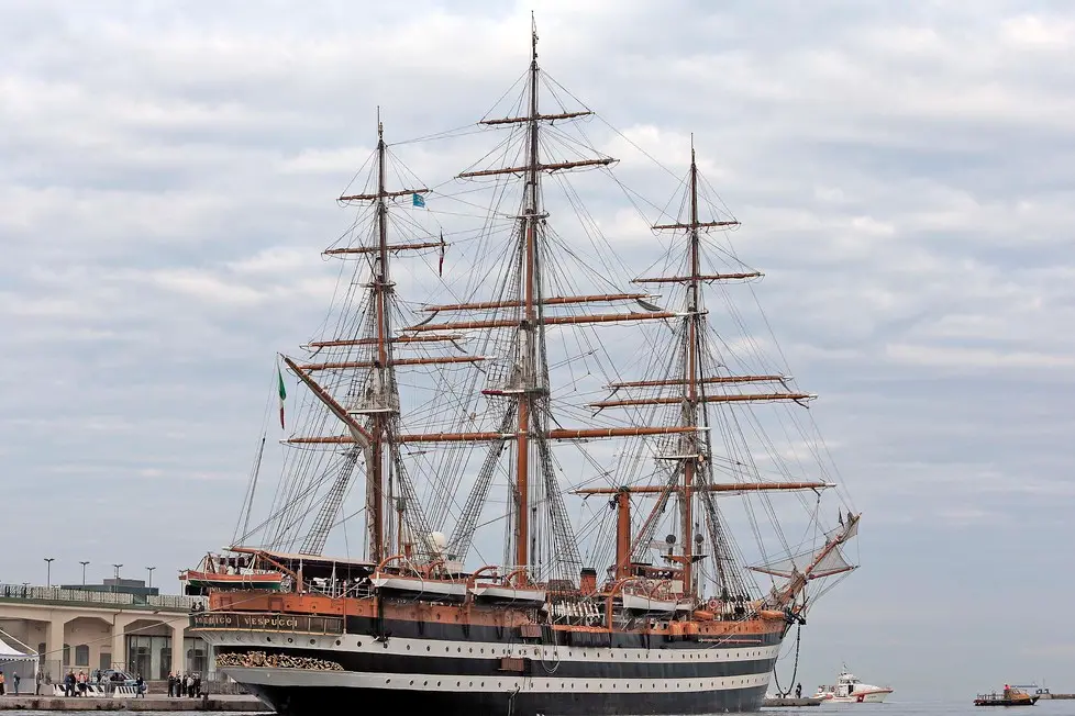 Silvano Trieste 2018-10-08 L'arrivo di Nave Vespucci