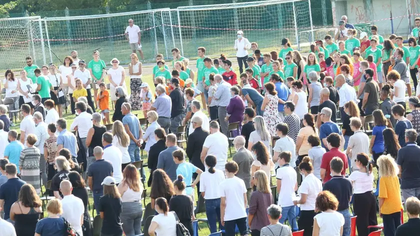 Bumbaca Gorizia 30_07_2020 Funerale Stefano Borghes campo sportivo Azzurra arrivo persone ed inizio Messa © Foto Pierluigi Bumbaca