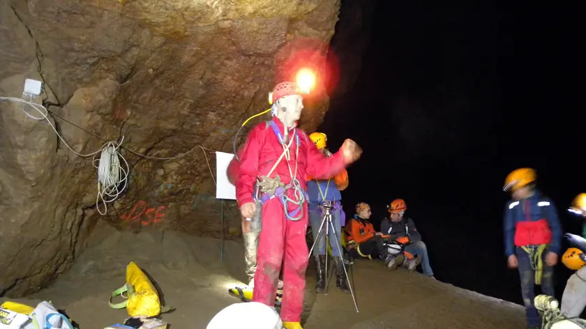 La presentazione di Spirito sul fondo dell'Abisso di Trebiciano (foto di Clarissa Brun)