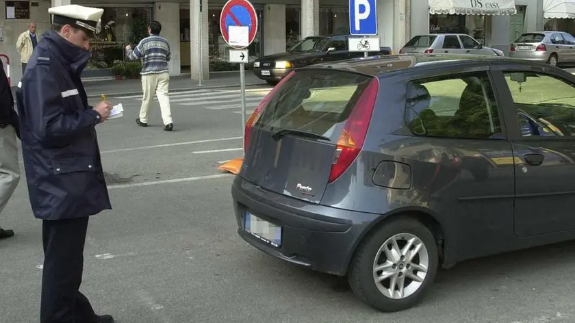 Bumbaca Gorizia Vigile Cormons dà la multa