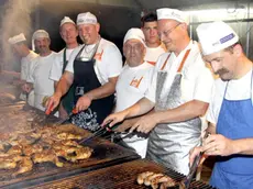 Griglia a volontà all'Oktoberfest carsico di Prepotto