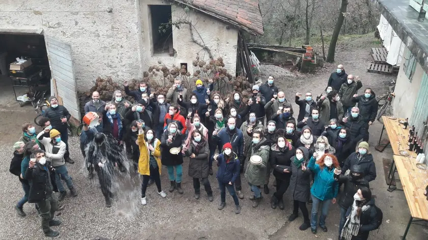 La foto pubblicata dal regista Oleotto sul suo profilo Facebook nell'annunciare la conclusione delle riprese