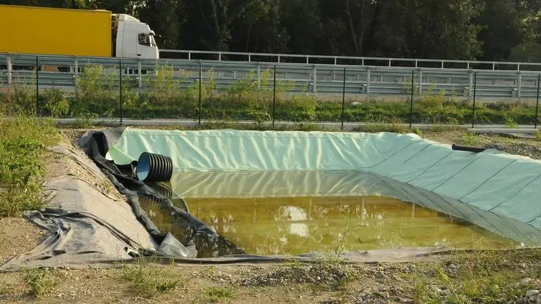 Bumbaca Gorizia 03.10.2012 Vasche sequestrate sul Raccordo Fotografia di Pierluigi Bumbaca