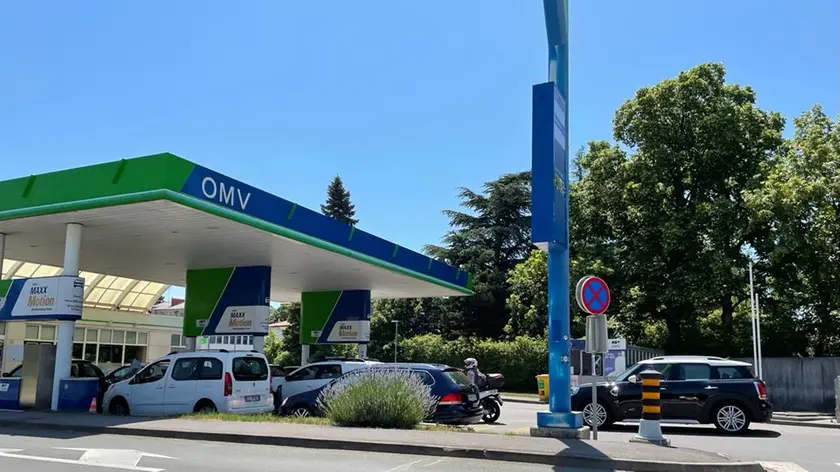 Code per la benzina a Sesana (Lasorte)