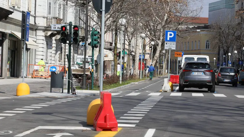 Il senso unico in corso Italia con le ciclabili su un lato della carreggiata. Foto Pierluigi Bumbaca