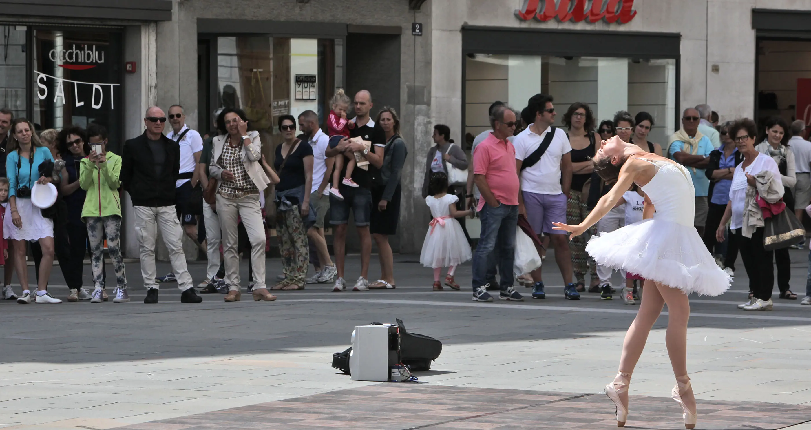 Molto ammirati negli ultimi anni i volteggi di una ballerina (Lasorte)