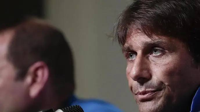 epa07726689 Internazionale head coach Antonio Conte during a press conference ahead of the International Champions Cup match between Manchester United and Internazionale at the National Stadium in Singapore, 19 July 2019. Inter will play Manchester United on 20 July. EPA/WALLACE WOON