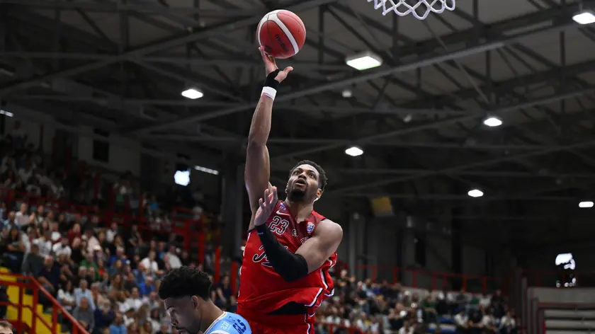 Un'azione della partita Pallacanestro Trieste- Napoli Fotoservizio Ciamillo / Lasorte