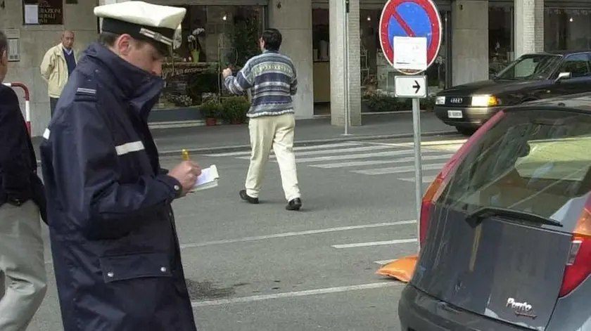 Bumbaca Gorizia Vigile Cormons dà la multa