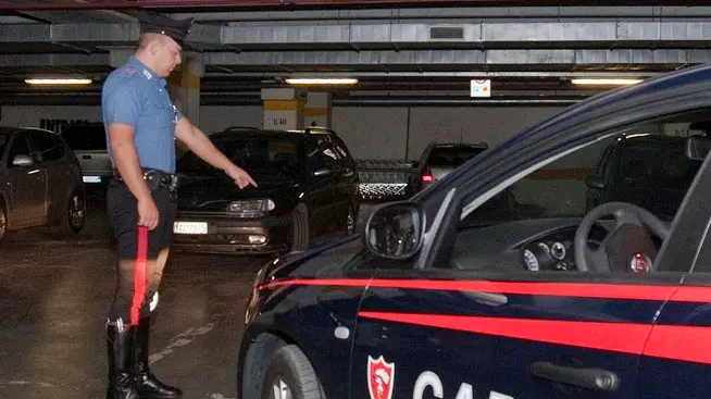 Silvano Trieste 04/10/2011 Centro Commerciale Le Torri, i Carabinieri indicano il punto della macchina parcheggiata, con il bambino chiuso all' interno