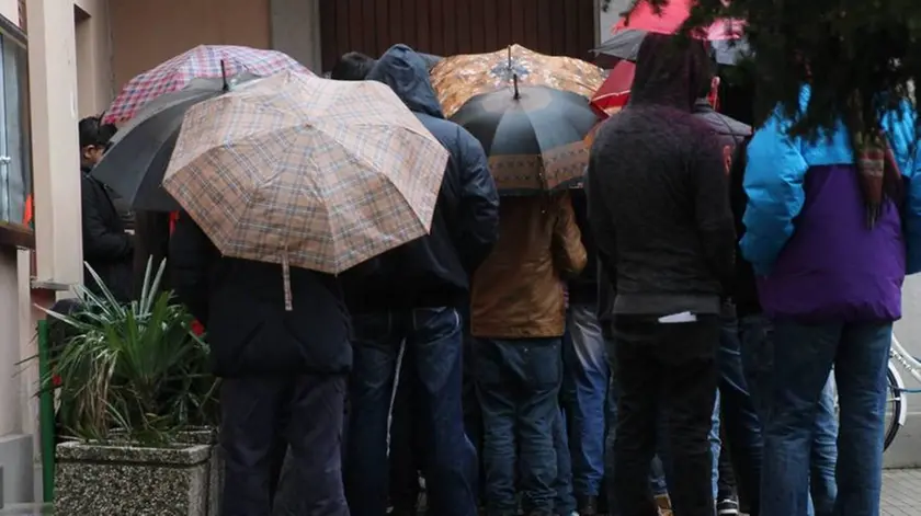 Bumbaca Gorizia 08.02.2016 Fila alla mensa Cappuccini © Fotografia di Pierluigi Bumbaca