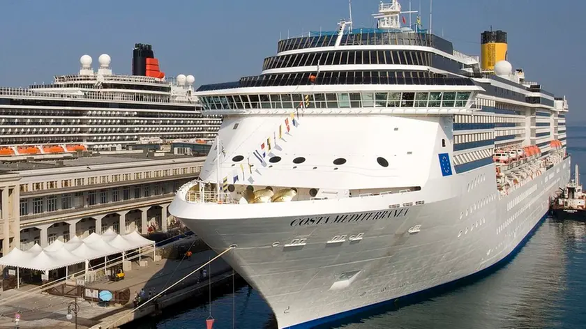 Silvano Trieste 18/07/2015 Le Navi Queen Victoria e Costa Mediterranea ormeggiate alla Marittima