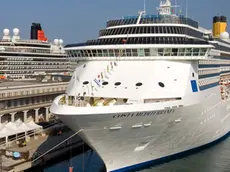 Silvano Trieste 18/07/2015 Le Navi Queen Victoria e Costa Mediterranea ormeggiate alla Marittima