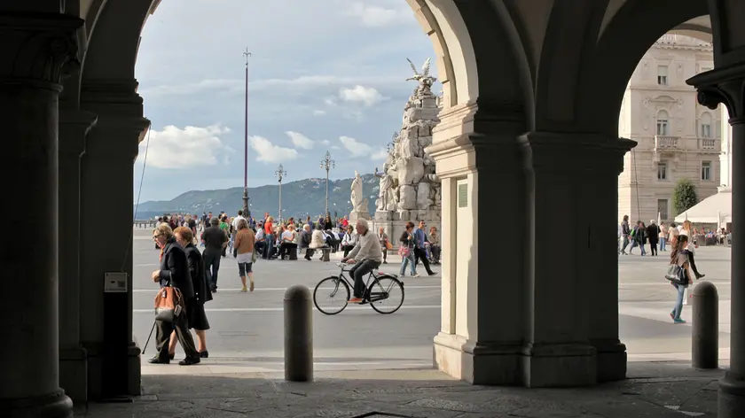 Un suggestivo scorcio di piazza Unità