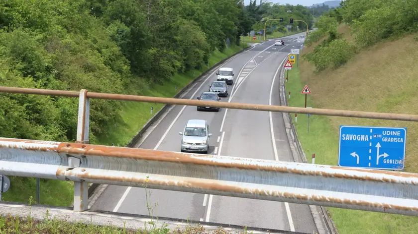 Un'immagine del cavalcavia da dove sono stati lanciati i sassi sulla 56 bis (Bumbaca)