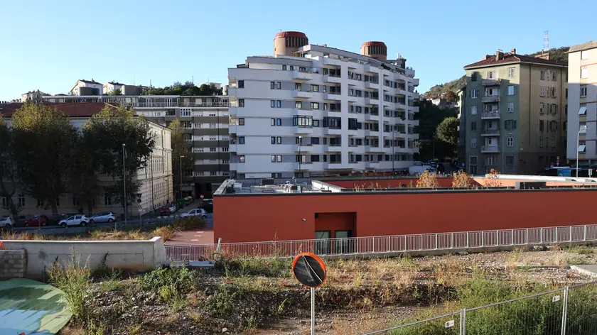 In basso l’edificio dell’asilo nido a Roiano