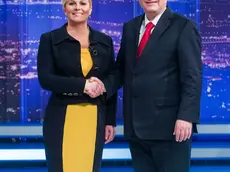 Kolinda Grabar Kitarovic stringe la mano a Ivo Josipovic