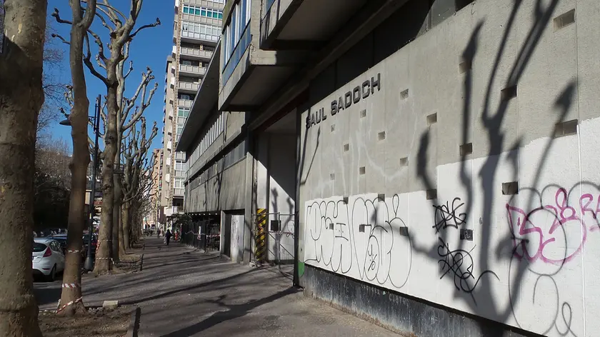 La facciata principale dell’ex fabbrica Sadoch in viale Montebello