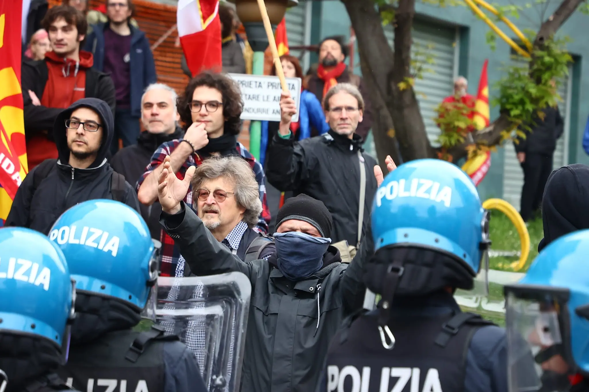 Gli antagonisti fuori dalla Risiera (Foto Lasorte)