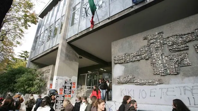 sterle trieste studenti del liceo petrarca all'uscita pregasi di conservare in archivio questa foto alla c a dott livio missio