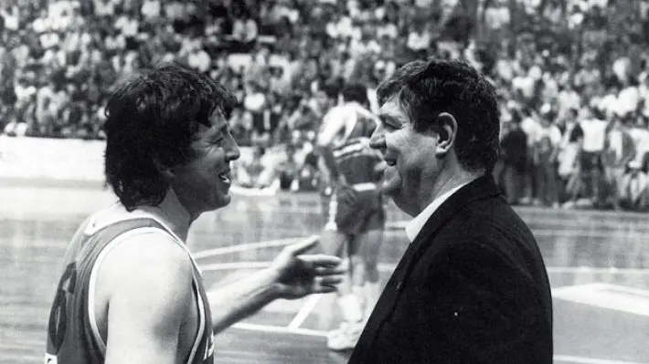 La vecchia gloria del basket Dado Lombardi (dx) con il suo amico giocatore Pino Brumatti