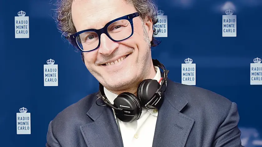 Andro Merkù negli studi di Radio Monte Carlo. Foto di Luca Adamo