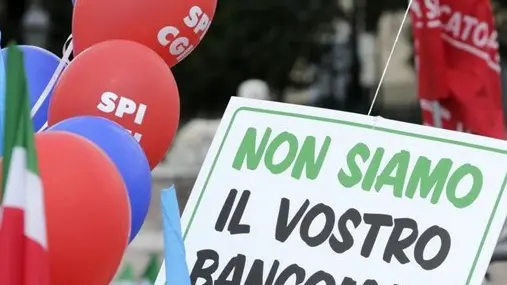 Una manifestazione di sindacati dei pensionati