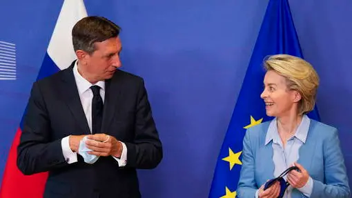 epa09246724 Slovenia's President Borut Pahor, left, talks to European Commission President Ursula von der Leyen as they pose for the media prior their meeting at the European Commission headquarters in Brussels, Belgium, 04 June 2021. EPA/Francisco Seco / POOL POOL PHOTO