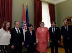 L’incontro con la vicepresidente del Parlamento croato Dragica Zgrebec: da sin. l’ambasciatore d’Italia a Zagabria Emanuela D’Alessandro, il deputato Furio Radin, Debora Serracchiani, Zgrebec, il presidente dell’Università popolare Fabrizio Somma e il rappresentante dei croati in Italia Gian Carlo Damir Murkovic